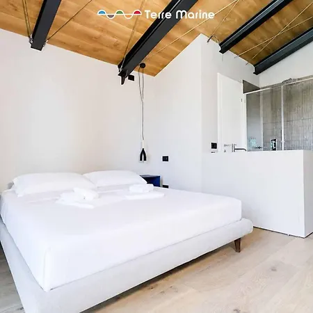 Shelley's Retreat - Poets Terrace, Terre Marine Apartment